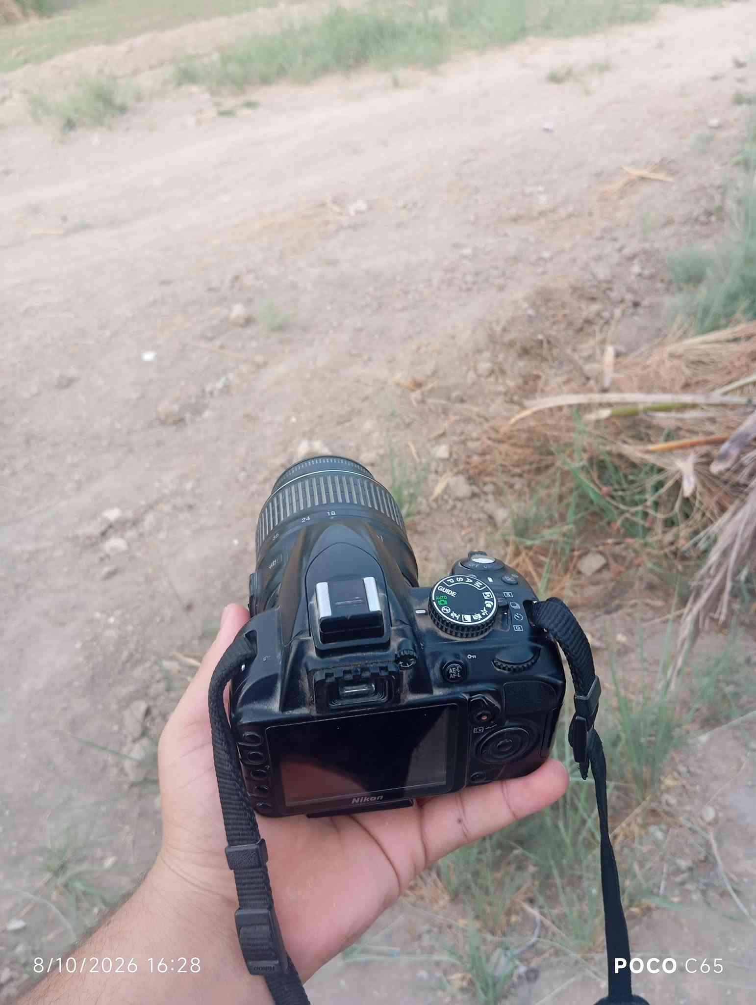 Nikon D3100 • عدسة 18-55 VR • نظيفة