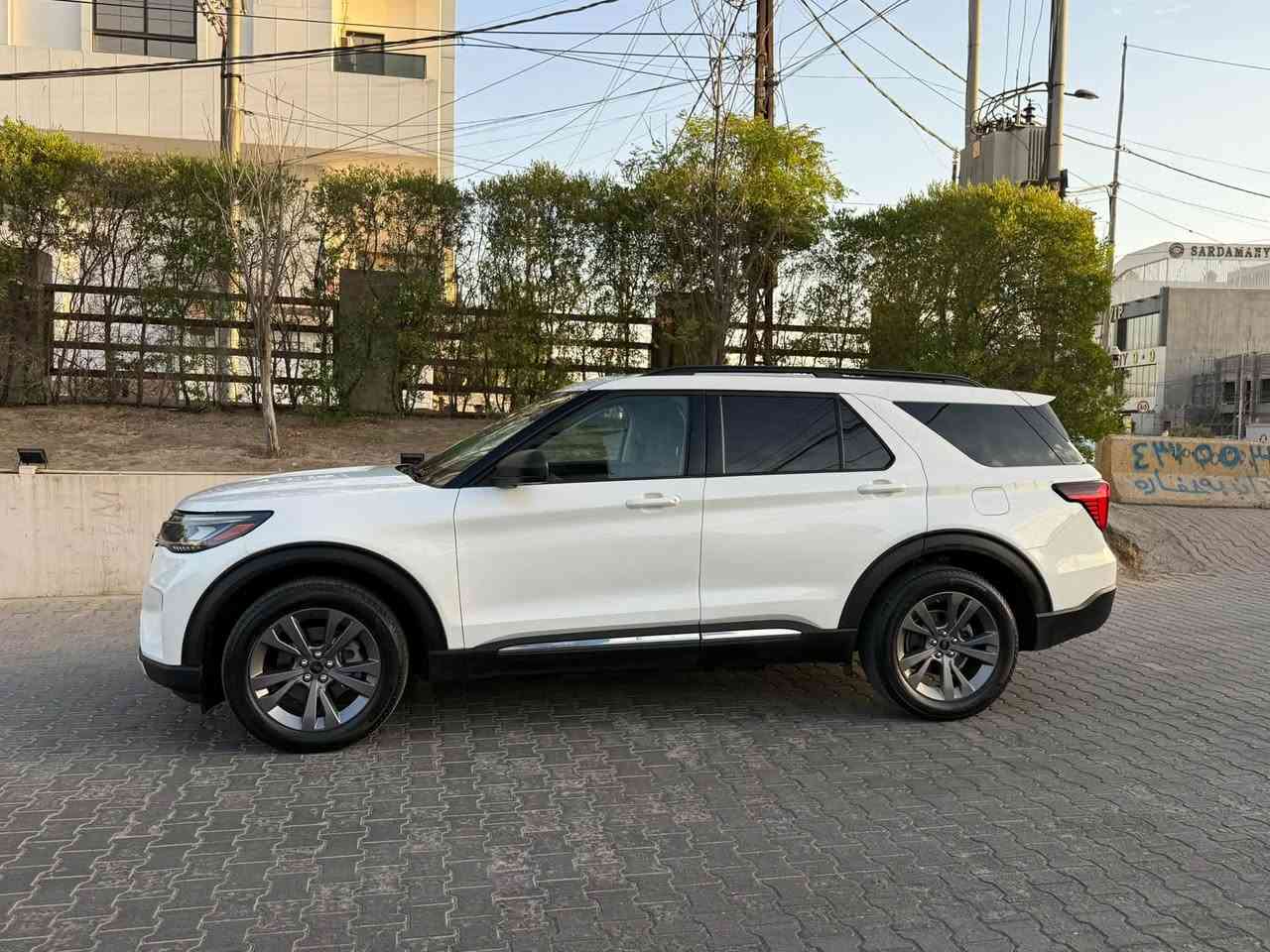 سيارە:-   FORD EXPLORER 2025
رۆیشتن : ٣١ هەزار مایل
نرخ: ٣٣٠$ 
مەکینە : ٤ پستن ٢.٣ تۆرب
مواسەفات :  ACTIVE  دبل اکسل ٤*٤ پانوراما کوشن جلد کشن هیتر صندوق کهربائی بەسمە شەغال شاشە کەورە هتد 
زیانەکان : یەک دەرگای سبغە دوو جێگای کارت و pdr  
ئێرباک : نە تەقیوە هەمووی بەشەرت  
رقم شاسی : 1FMUK8DH7SGA07415
شوێنی سەیارە : اربیل
کۆرەک : ***********
ئاسیا سێل : ***********
شرکە رێبوار سالار صالح 
هەولێر جادەی ١٠٠ مەتری  بەرامبەر کۆمپانیای سعد
………………………………………………..
السيارة:-  FORD EXPLORER 2025
ماشية:- ٣١ واحد الف
سعر: ٣٣٠$ 
محرك:- 4 سلند  2.3 توربو 
مواصفات:- ACTIVE
حادث : بس واحد باب وية شبرين جاملغ امامي 
ملاحظة :  رقم شاصي صور حادث منشور  
1FMUK8DH7SGA07415
مكان سيارة : اربيل 
تفاصيل اكثر الاتصال علی ارقام التاليه 

كورك : ***********
اسيا : *********** 
شركة ريبوار سالار صالح 
اربيل شارع ١٠٠م مجاور شركة ازاد
