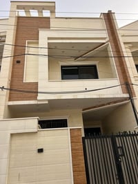 🏡 مشتمل للبيع المساحة 110 متر ⚜️ الوجه 5.50 و النزال 20 ⚜️ مدخلين استق...