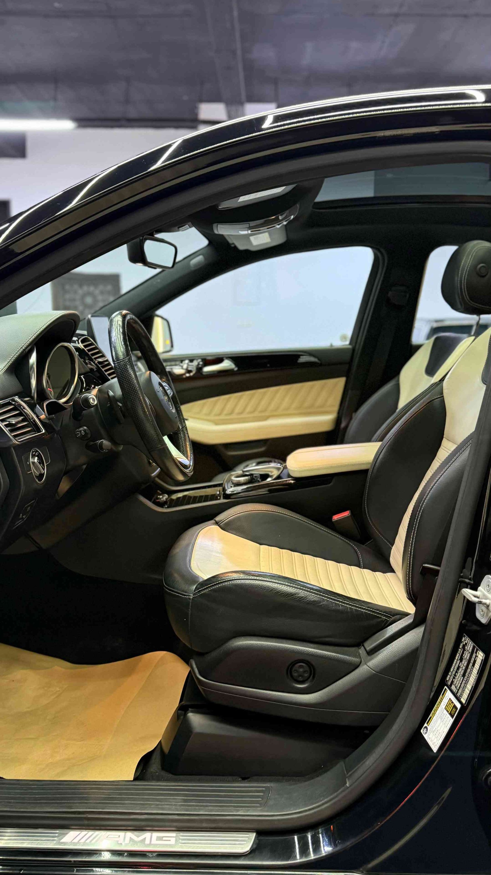 Mercedes-benz GLE43 AMG-full iption Black🖤 & white🤍 2018 69,000mil Call for price: *********** ***********
