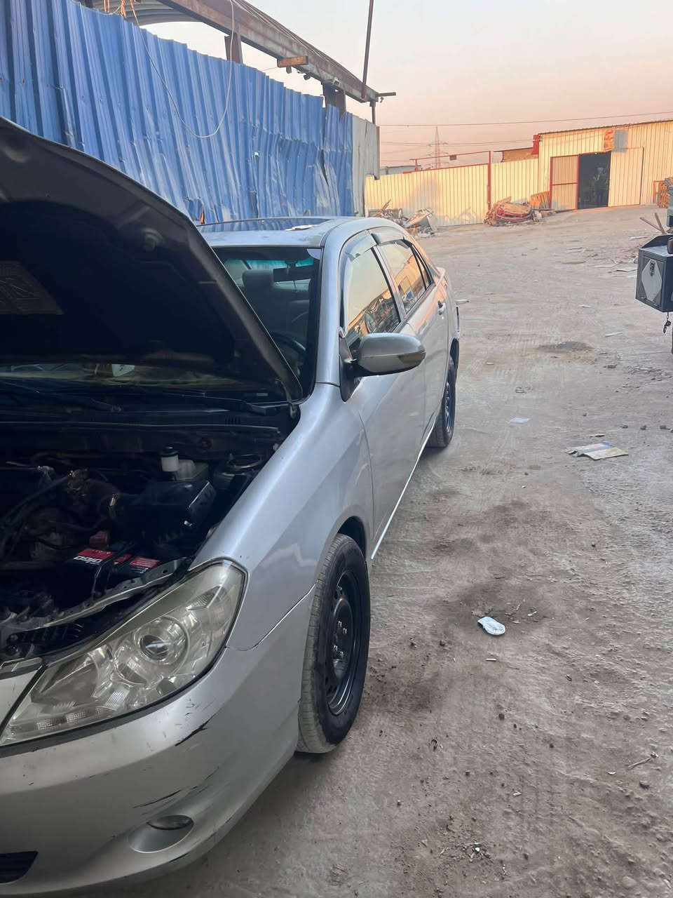 السلام عليكم BYD G3 السياره بلاديه على وضع الشركه بيها جراد واضح بل صور كير مكينه بلادي كير عادي السياره وخير من الله بيها ملاحضات بسيطه مكان السياره بغداد باسمي السعر المطلوب 58 ورقه 
تواصل ***********
