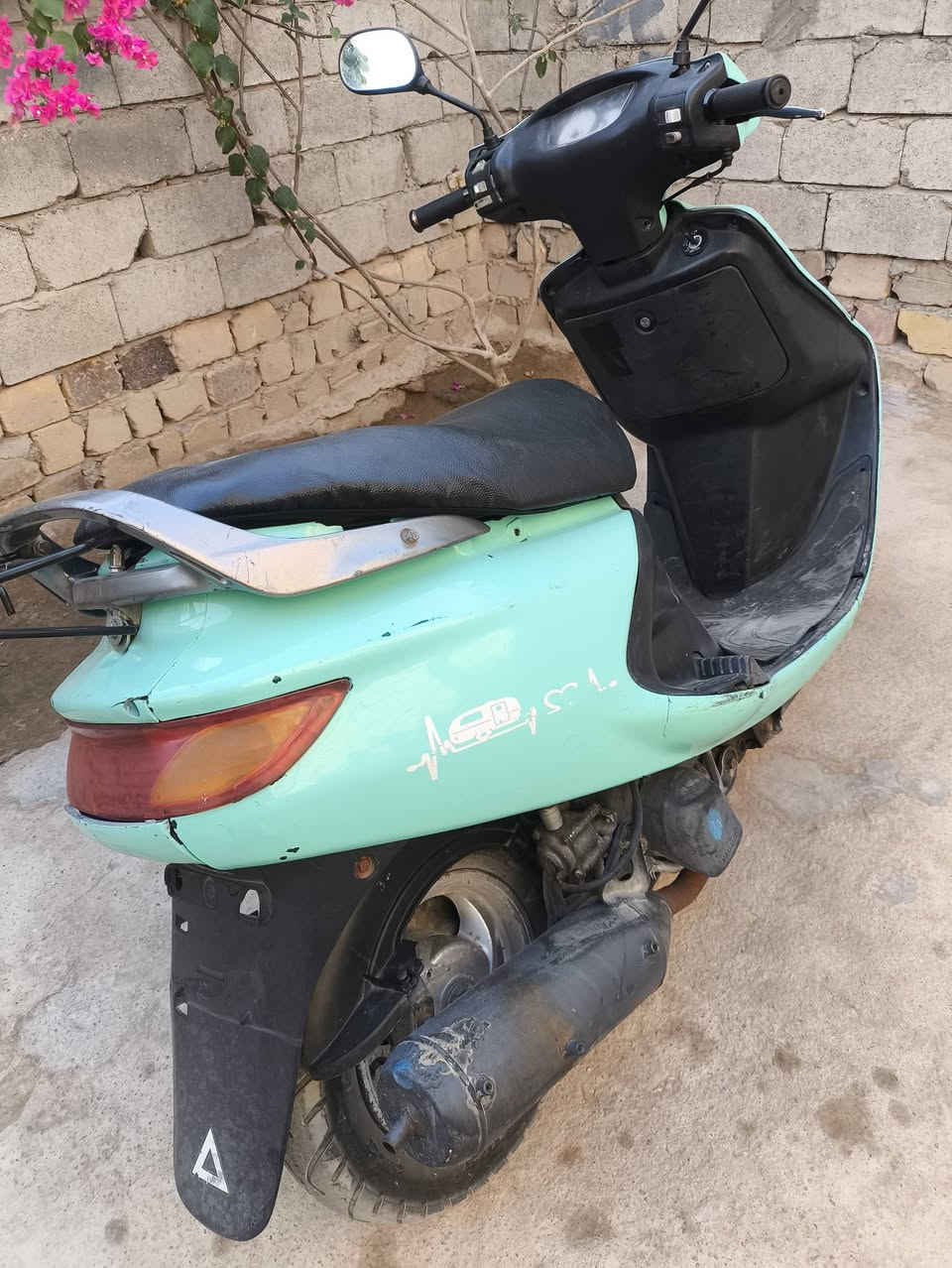 للبيع فقط اخوان نوع فراشه الدراجه مفتوحه تجفيت درجه اوله الدراجه ماعايزه شي كلها شغاله نكره سلف كهربائيات تايرات جدد السعر 350وبيها مجال حك الجيه ***********
