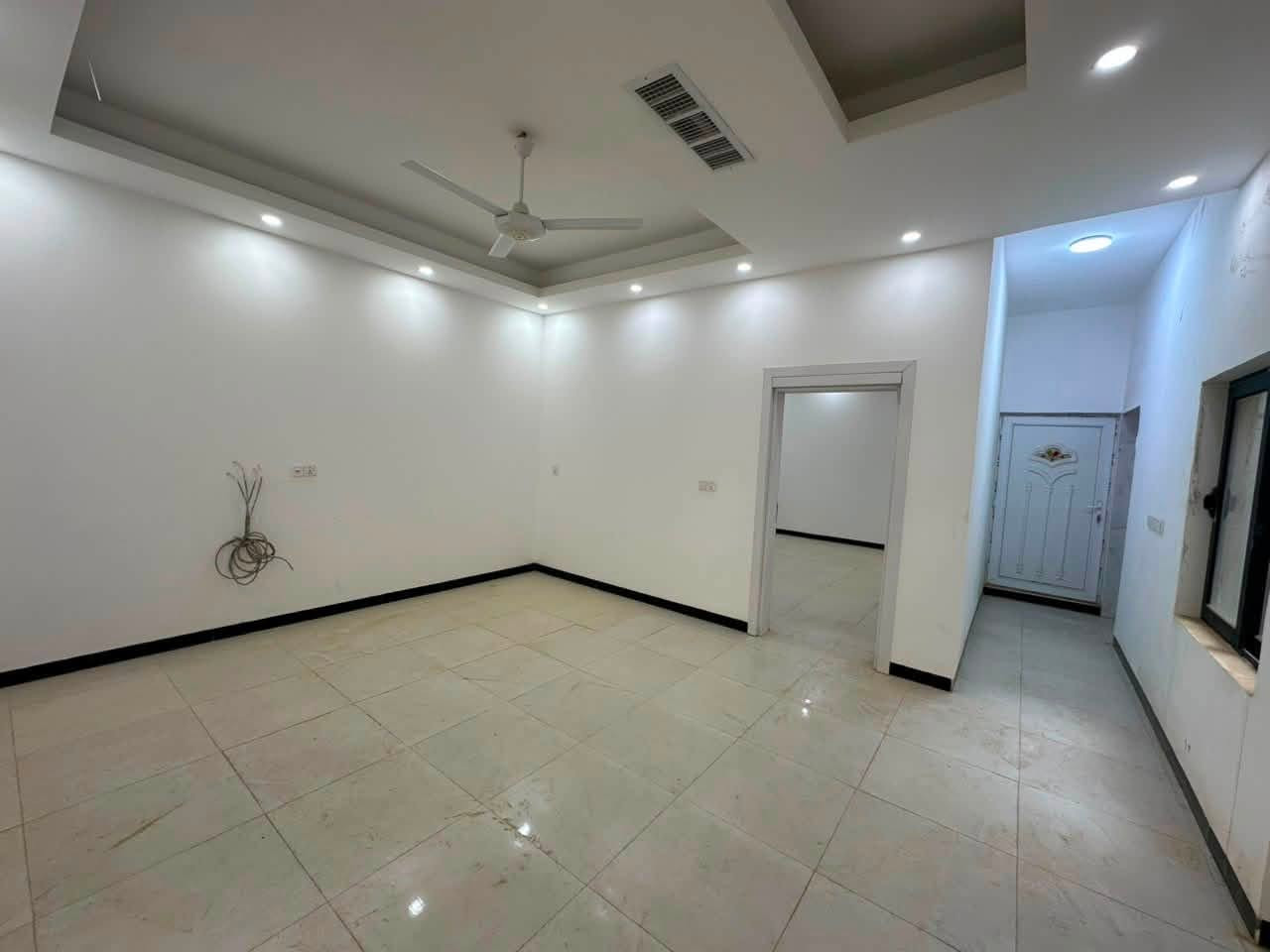 السلام عليكم دار للبيع المكان 📍
تكريت الديوم التصنيع خلف علوه الأسماك 
المساحه 150 وجه 7 ونص نزال 20 الدار 3 طوابق ونضام دكتات كامل ونضام غاز و كامرات و 4 غرف نوم و3 مجاميع صحيه شغل الدار درجه اولى وموقع جدا مميز 
للاستفسار باقي التفاصيل الاتصال على الرقم او مراجعه مكتب علي وأحمد للعقار 
***********
