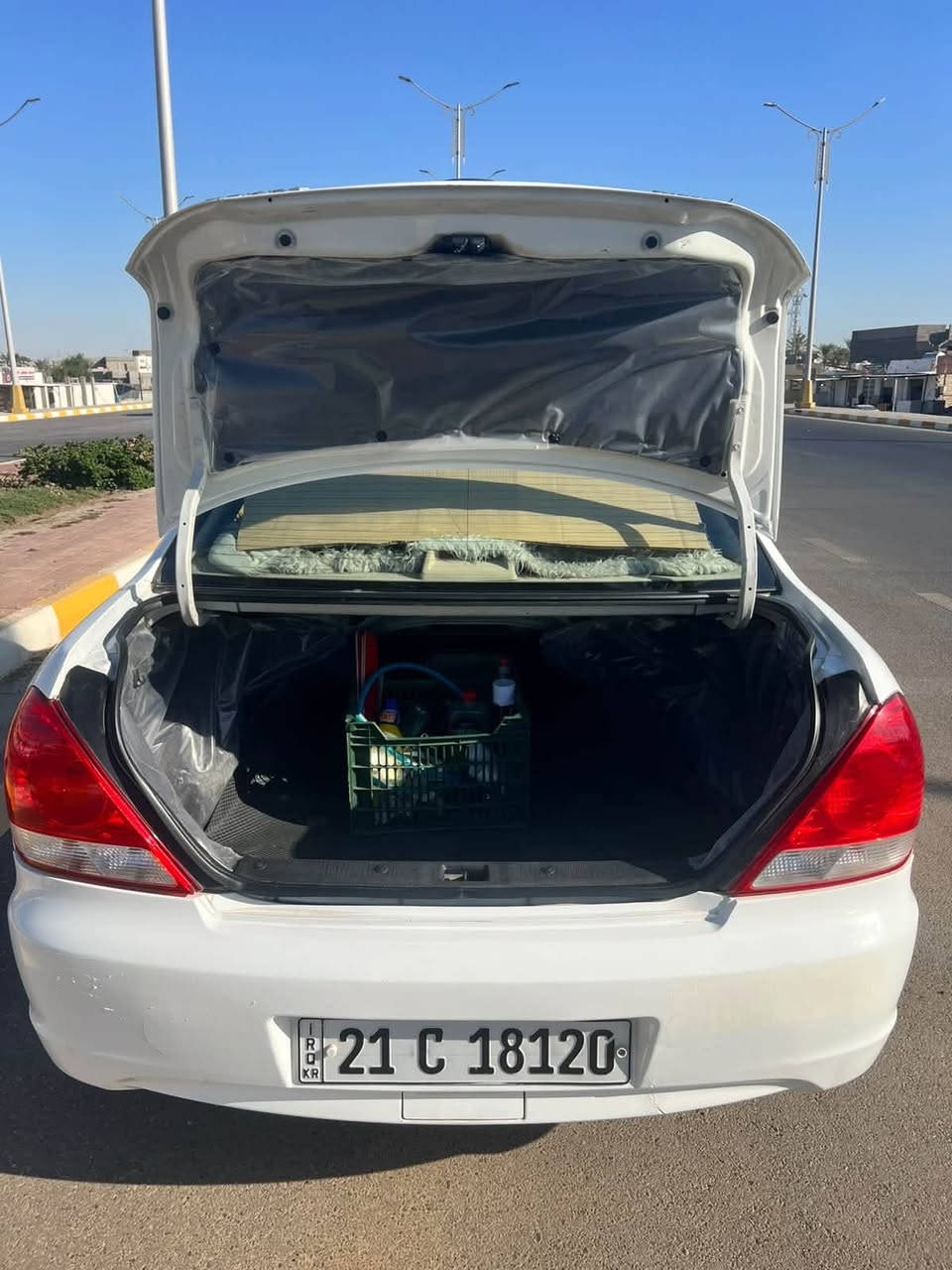 📢 إعلان بيع سيارة نيسان صني
🚗 المواصفات:
 * النوع: نيسان صني (Nissan Sunny)
 * الكير: أوتوماتيك
 * المحرك: محرك أسود (Twin Cam 16 Valve) بلاد، ناعم وبحالة ممتازة جداً
 * اللون: أبيض
 * الرقم: أربيل / إقليم كوردستان (21C18120 IRAQ KR)
 * الوضع العام: السيارة جاهزة ومكملة من كير ومحرك وكهربائيات وتبريد، حدادية ونظافة بشرط الفحص.
💰 السعر: دفتر و15 ورقة ($11,500) وبيه مجال للشراي الجاد.
📍 العنوان: الأنبار - الرمادي - الجزيرة / البوفراج (قرب فلكة الدلة).
📞 للتواصل +964 781 025 2086
