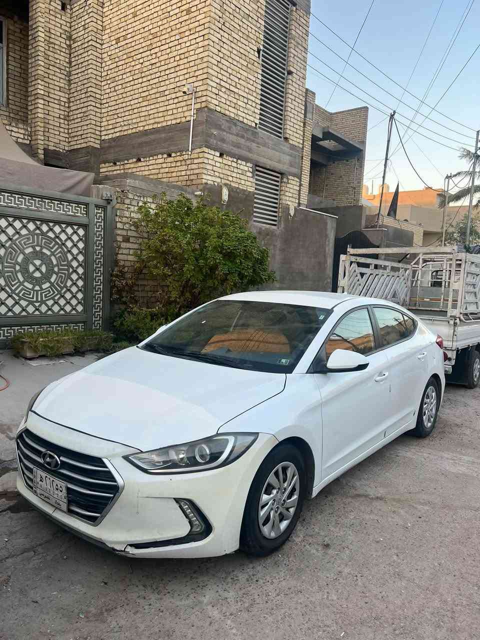 النترا 2017وارد امريكي رقم بغداد مكانها البلديات بسمي سنويه لل29  كهربائيات كلها كامله كير ATومحرك 2000دوش مكفولات منضومه تبريد جديده حادثها حافه البنيد موضح بالسونار السياره اي نقص مابيها *********** واتساب ب115 وبيها مجال

