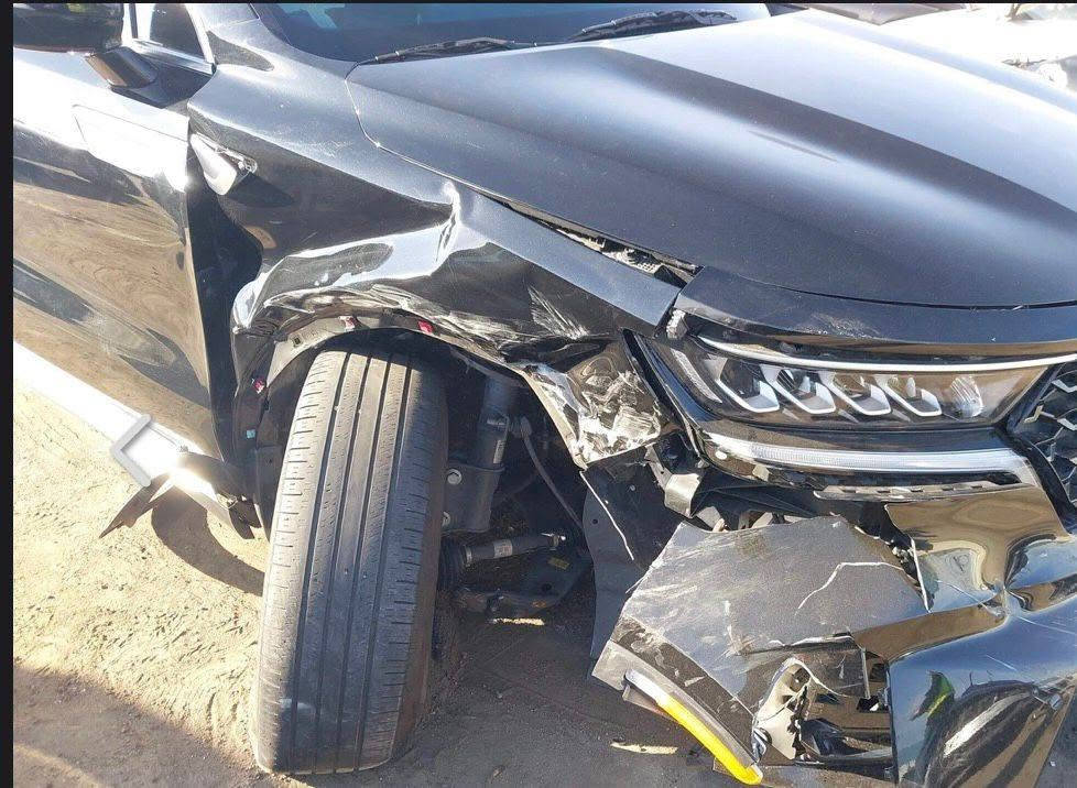 السلام عليكم سورنتو 2023
حادثهه جاملغ ايمن موضح بالصور الجهه اليسره بيهه كلير بامريكا  فووول مواصفات كشنات منفصل vip
مكينه هايبرد السياره جاهزه خير من الله 
السعر 185ورقة 
***********
