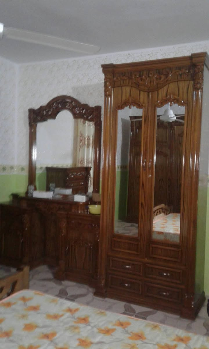 سلام عليكم
غرفه نوم مستعمل شي قليل
6ملحق زان 
خشب ماليزي 
***********

