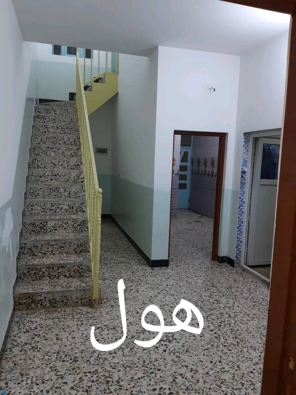 بيت 100م  للايجار  الموقع بصف مطعم سنونو فرع جزيره الاتصال على الرقم *********** متواجد فقط اتصال
واتساب
