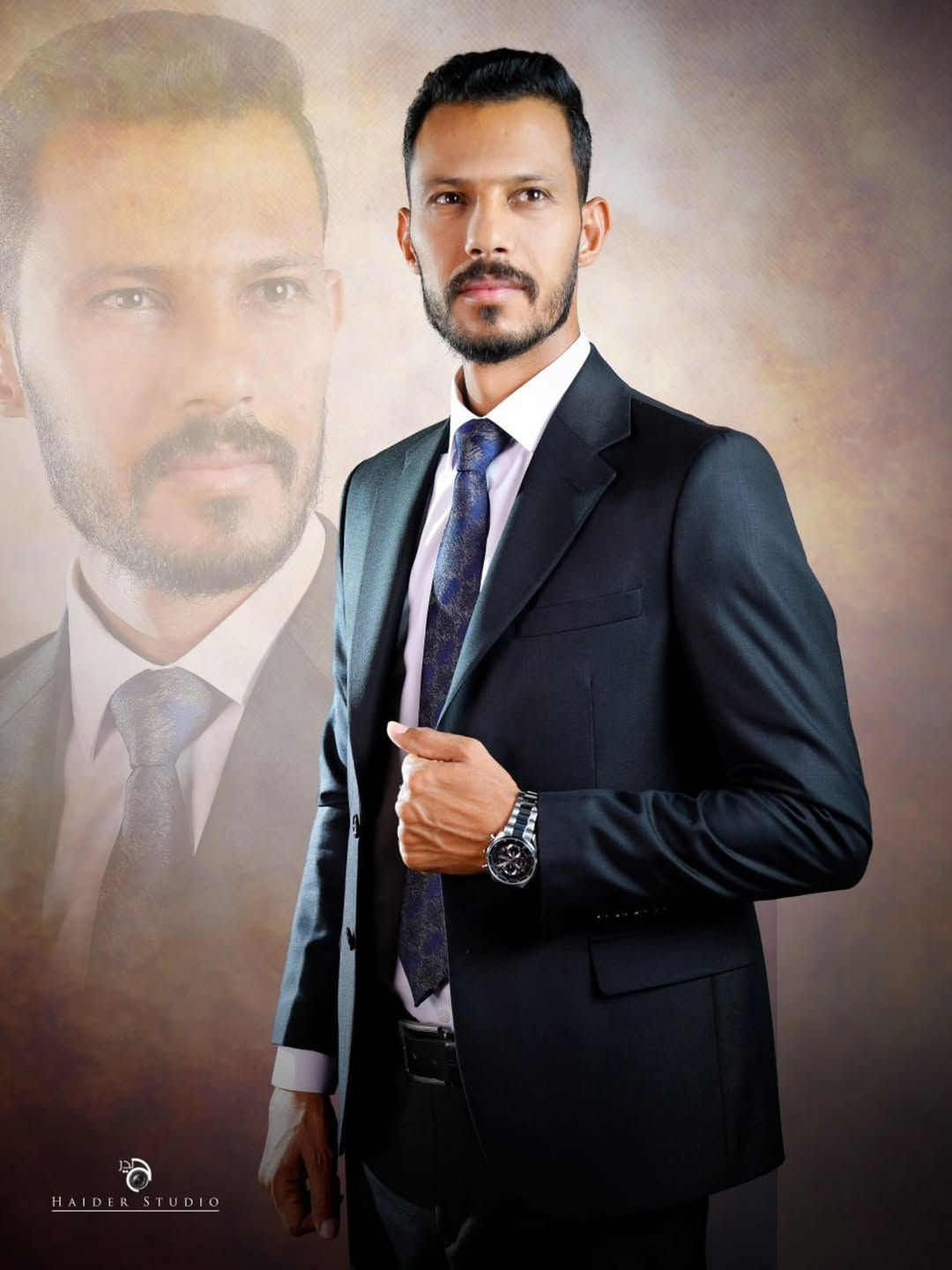 #تصوير #تخرج_جامعه #ستوديو #ترندآت

نص مكتوب في الصور:
- HAIDER STUDIO