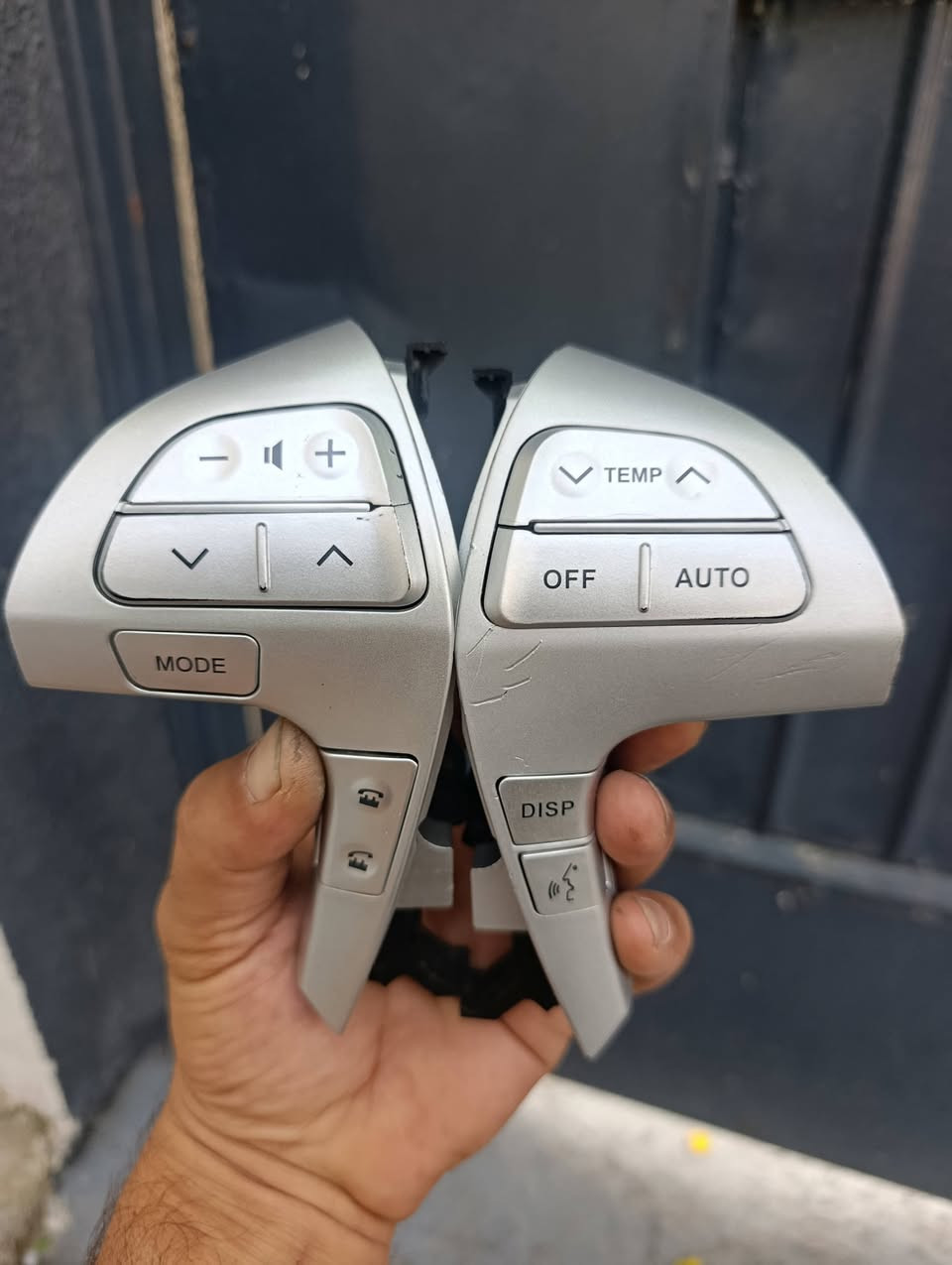للبيع • قطع غيار سيارات • سعر