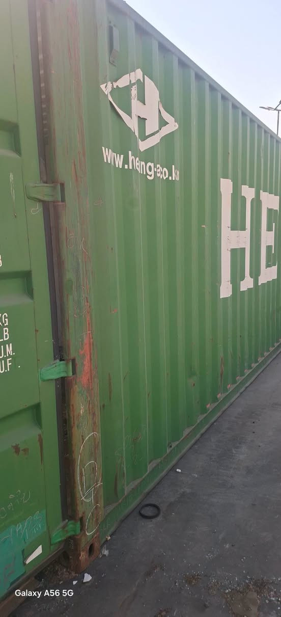 حاويه للبيع طول ١٢متر ٤٠قدم العاليه ارتفاع ٢٩٠ هاي كيو ام الفسفوره مكانها بغداد بحاله جيده جدا سعرها ٢٥ورقه ***********@
