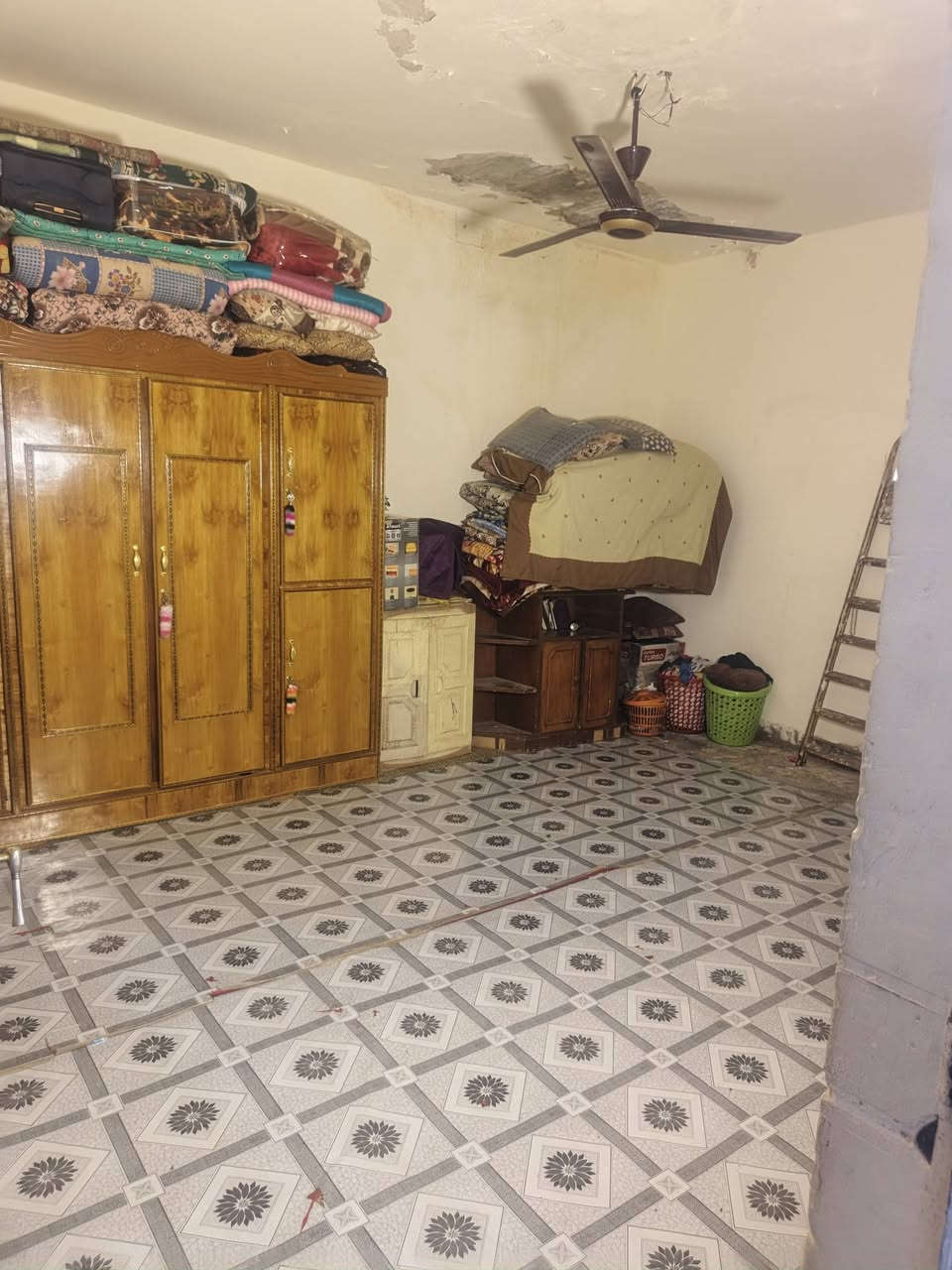 السلام عليكم،،،،من رخصت الادمن ممكن موافقه
​🏠 بيت للبيع - الفلوجة / الجولان الثانية
​ الموقع: الفلوجة - منطقة الجولان الثانية (حي الأرامل)
 السعر المطلوب: 20 مليون  (وبيها مجال للشراي الجاد)
​✨ تفاصيل  البيت:
​طرمه مع حديقة صغيرة 
​ 
​غرف نوم+ وصالة.+
​مطبخ.+منور+ حمام+ بيتونه بدون سقف+ديوانيه بدون سقف
مساحة البيت / 150/متر
​
​📞 للإستفسار والمعاينة:
يرجى التواصل عبر الخاص أو الاتصال على الرقم:   ***********
