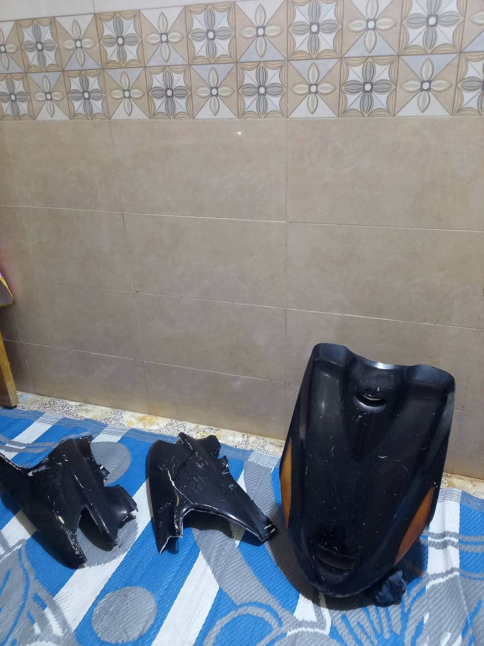 كفرات فراشه حاويه بيهن كسور وشخوط ومبينات بتصوير. سعرهن 50 قفل مكاني نجف حي المكرمه. متوفر خاص وواتساب***********
