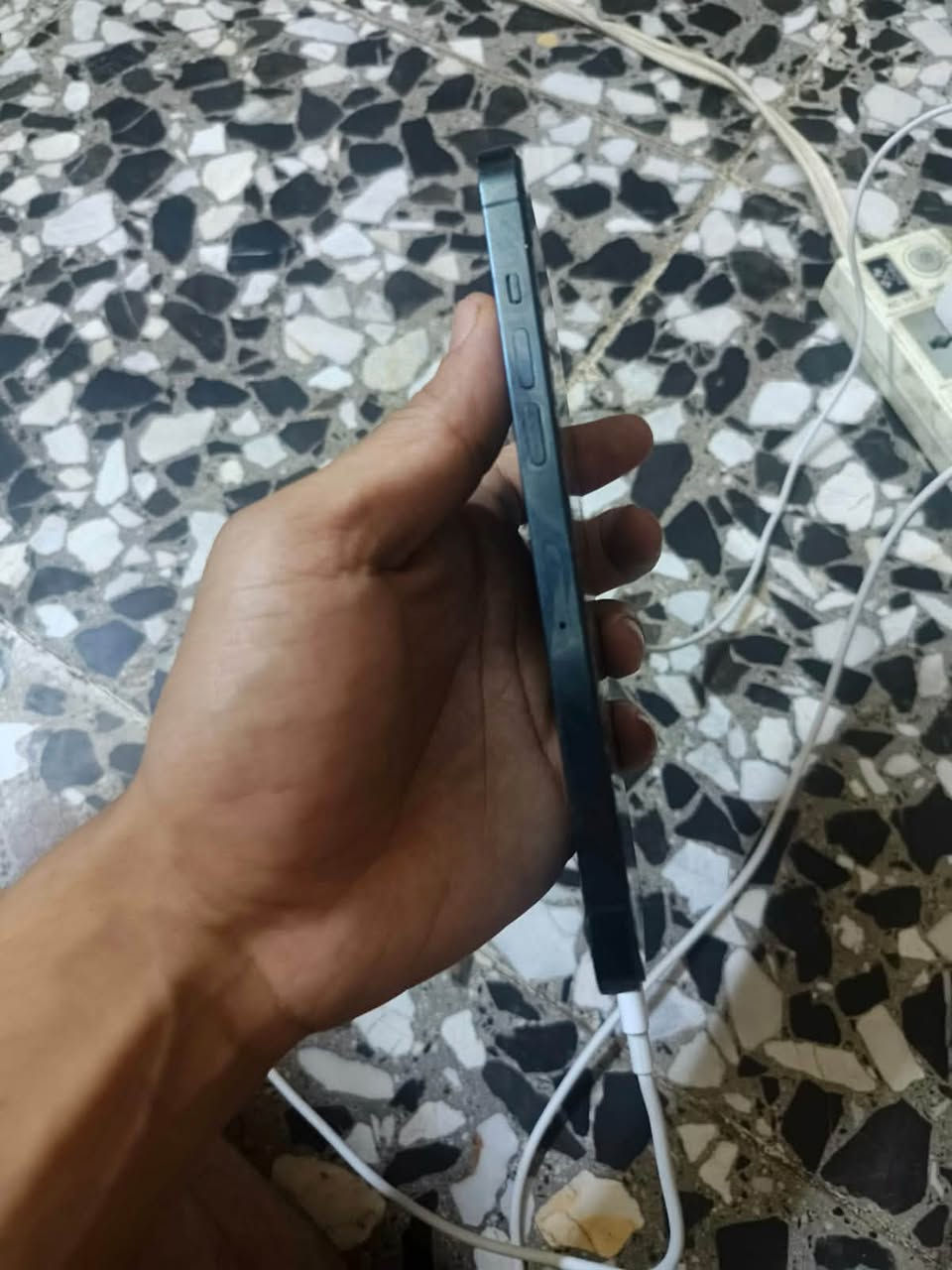 ايفون ١٢ برو ماكس نظافه 90 مبدل بيه بطاريه جديده وشاشه اصليه جديده ظربات بلزكه وياه كارتونه الاصليه مالته سعر ٣٥٠ بغداد نهروان رقم ***********
