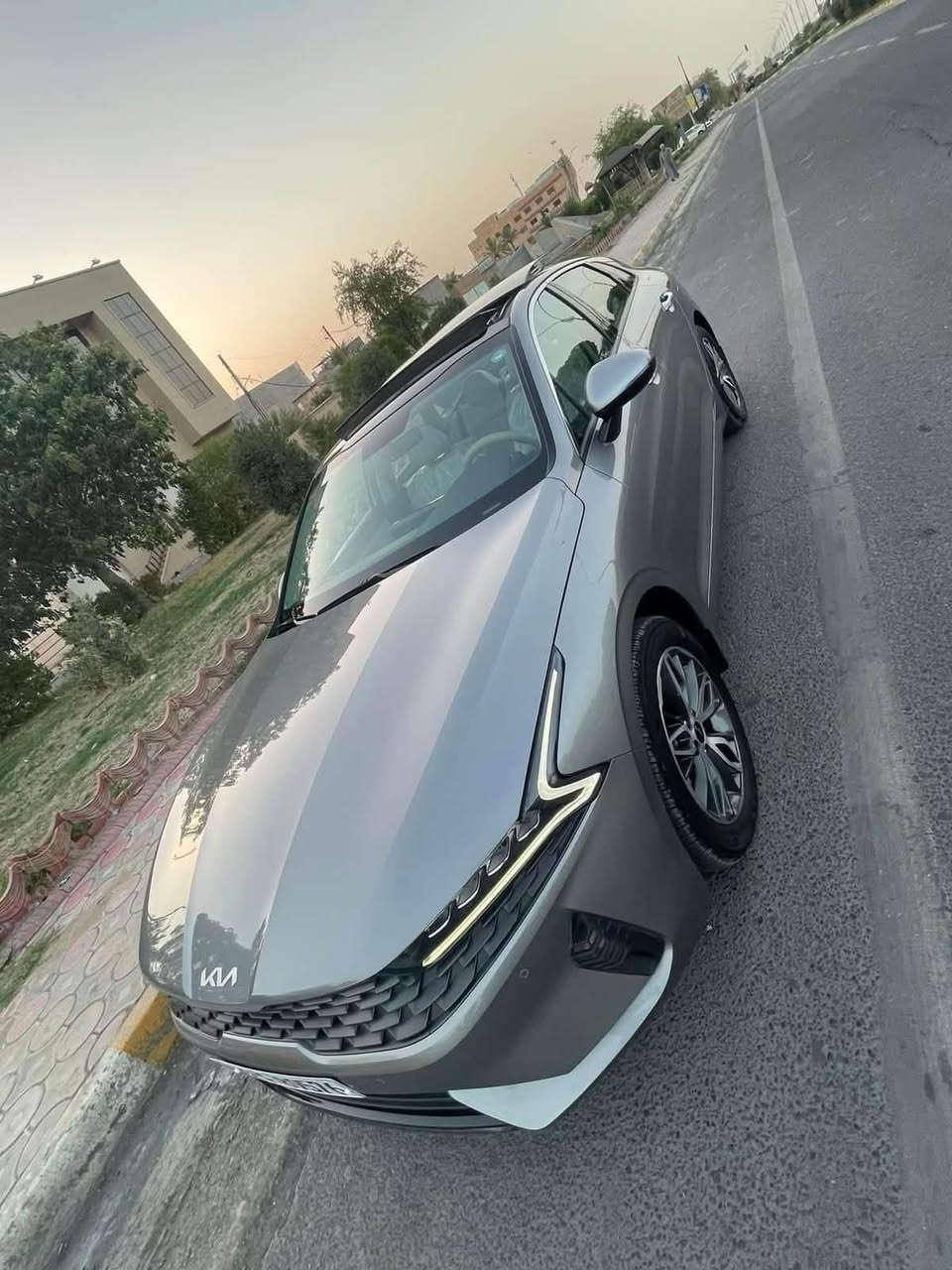 كي فايف موديل 2023 خليجي
ماشيه 50 الف كيلو 
فول مواصفات محرك 2000 دوش 
بيها رصعتين فقط وبيها صبغ بالدعامية الخلفية على كد شبر
للاستفسار الاتصال على ***********
