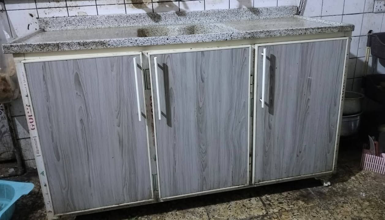 السلام عليكم عندي كاونتر مع سنك للبيع السعر اثنيناتهن 200 الاستفسار. الرقم       ‏‪***********‬‏
