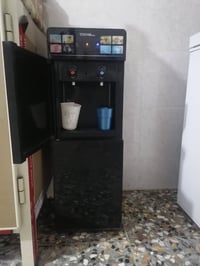 براد جديد ستعمال قليل لسعر ١٠٠ وبي مجال لعنوان شرطه الخامسه لرقم ٠٧٧٥٠...