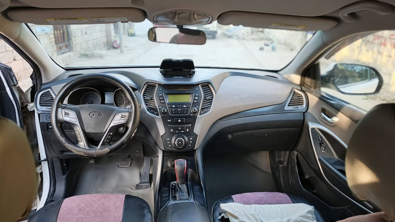 السلام عليكم 
سانتا في ٢٠١٦ أمريكي 
مكينه ٢٤٠٠ GDI مكينه و كير مكفولات + تبريد ثلج 
ظرر 
باب السايق و الجاملغ و البنيد صبغ بدون معجون و باقي السياره مكفولة 
تخم تاير جديد  + باتري جديد + سنويه و هزه و رقم جديد تريد وكاله أو تحويل جاهزه من كلشي 
تحكمات سترين جهتين + مثبت سرعه 
ثلاثة أنظمة قيادة 
السياره مال جناي سعرها ١٢٥ قابل للتفاوض 
رقم صاحب السياره *********** 
مكانها ديالى الخالص
