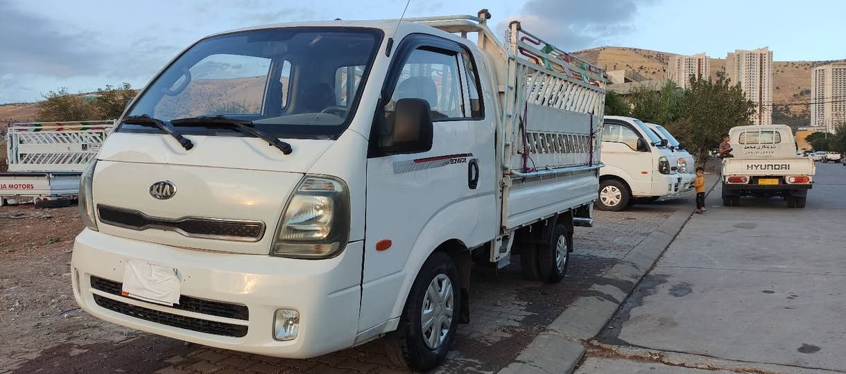 سەرەتابەناوی خوا 
کیا بیلاد 2009
سعری 60گەڵا 
3000 سۆپەر مەکینە ڕەش
بریکی بەسراوە
کارەبای بەسراوە 
ناو بودی بەسراوە 
دەق
عمی بەسراوە 
چەم چەی جەلال حەداد
6تایەی لوک 
دەبڵ سپێری لە گەڵە
***********
***********
