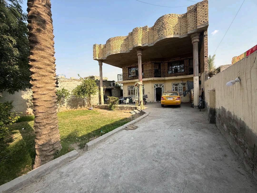 بيت للبيع مساحه ٦٥٠ متر زراعي العنوان بوب الشام قرية البوعليان المواصفات
٤ غرف نوم كبيره مطبخ واسع جدا استقبال كبير كراج يتحمل ٥ سيارات حديقه اماميه مساحه واسعه وحديقه خلفيه أيضا كبيره
السعر ١١٠ مليون وبيه مجال بسيط للشراي الاتصال صاحب الدار ***********