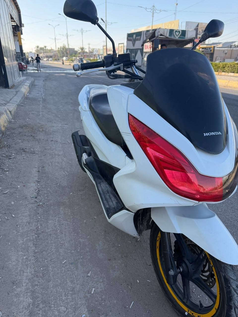 للبيع PCX كفاله عامه مكينه ١٥٠ بلاديه المنشأ ياباني السعر ١١ ونص وبيه مجال بسيط كلش مكان الدراجه بعقوبة الشراي يتصل *********** ما ارد على الخاص

