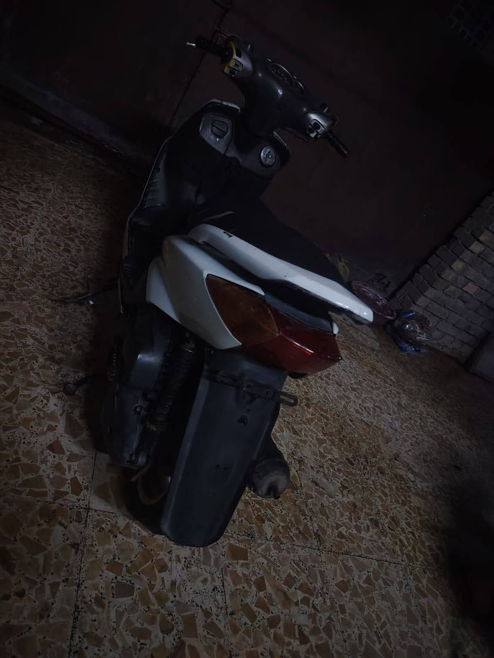 السلام عليكم دراجه للبيع سكنس نثيه نضيفه نكره سلف وهندر دراجه كامله ع اخر حبايه بس يرادلهه كابريتر فقط سعر 500وبيهه مجال للتواصل ***********
