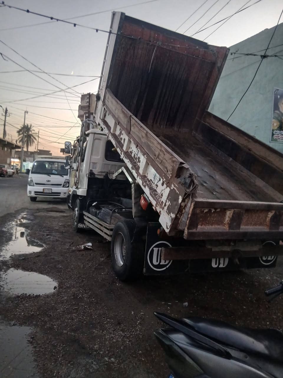 سلام عليكم للبيع نيسان موديل 95 اصل  رقم صلاح الدين سنويه لل27 مكينه 24 تبخر وتنقص شاصي مكفول باقي سياره كدام عينك مكان صلاح دين بلد 
***********
