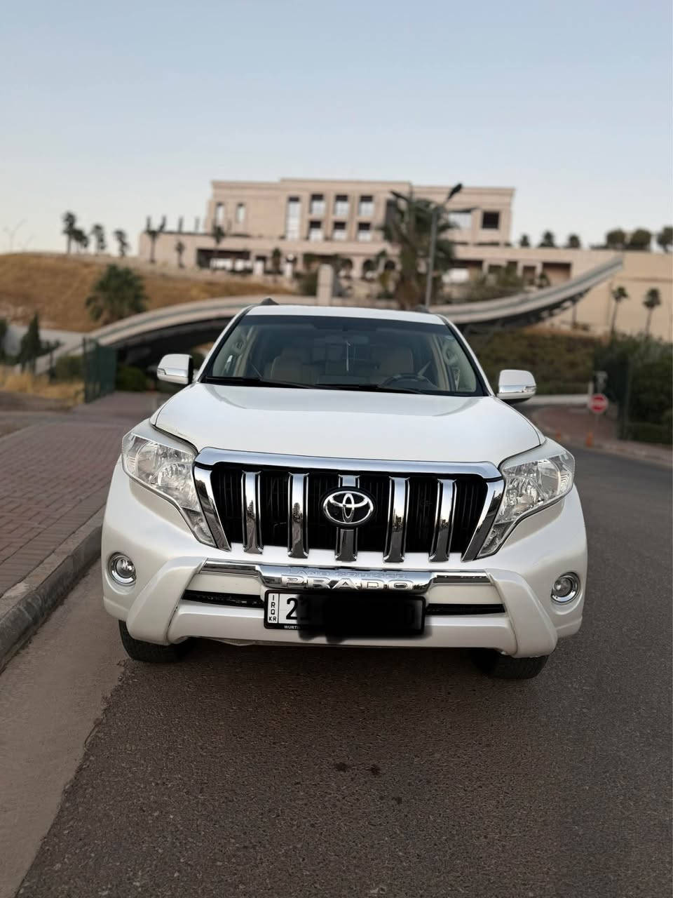 Toyota prado 2014
مواسەفاتی TX.L
بێ بۆیاخ سۆنەریم داناوە تەنها کەمێک ساردی هەیە 
نمونەیە لە جوانی تەنها ١٠٩ هەزار ڕۆشتوە 
گێڕ و مەکینە کارەبای و تەبریدی بە شەرت 
سەنەوی تا ٢٠٢٩ تازەیە دینارێک مەسروفی نیە 
دەعامی بۆ دەعامی بە شەرت سێعری ٢٥٨ گەڵاو مەعمەلە سەیارەکە لە سلێمانیە 
***********ڤایبەر و وەتسئەپی لەسەرە...سپاس بۆ ئەدمینی بەڕێز السليمانية, العراق
