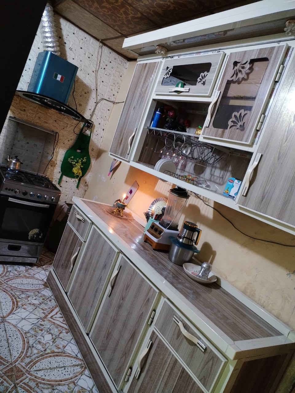 بيت تجاوز  للبيع العنوان القبله شارع المدارس يتكون من غرفه وصاله ومطبخ وصحيات وترك وطارمه صغيره
السعر خمس ٥ ملايين وبي مجال للشراي سقف مضبوط دبل سقف بليت وفوكه سندويج وسقف ثانوي للتواصل على الرقم ***********

