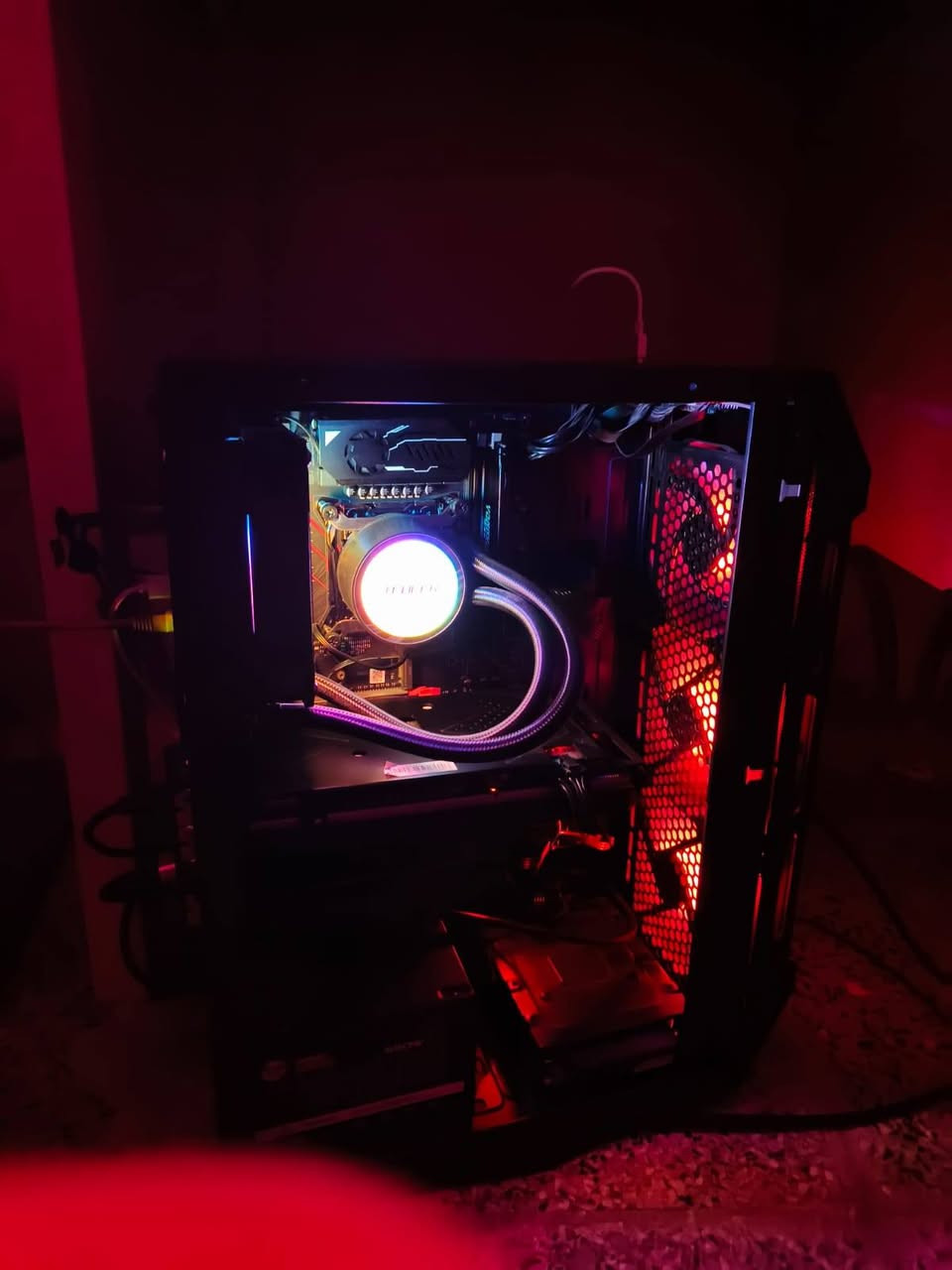 السلام عليكم تجميعة للبيع تحتوي كرتين شاشة :
✅ Xeon E5-2667 v4 (8C/16T)
✅ RX 580 8GB + GT 1030 2GB
✅ RAM 16GB DDR4
✅ SSD 256GB 
✅ X99 Gaming
✅ تبريد مائي RGB
✅ باور 550W 80+ Bronze
✅ كيس RGB زجاجي
السعر 400
مكان بغداد مدينة قطاع 38
***********
