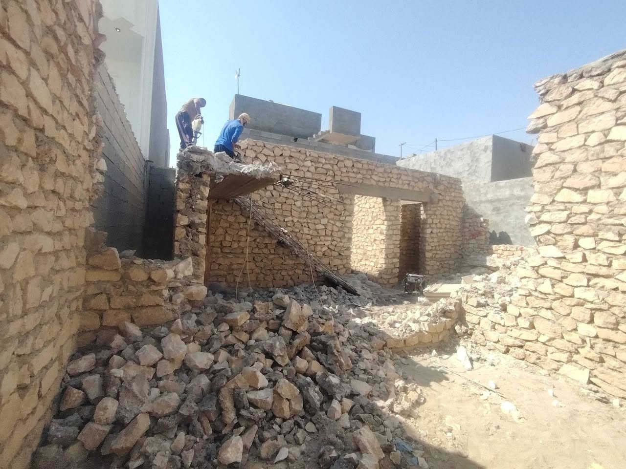 سلام عليكم  / يوجد كادر عمل جاهز/ تصعيد مواد/ تنضيف بيوت/ تفليش/ تكشيط/ تنضيف حدائق/ دفن نهري  / شقلنه ليل ونهار   /ومعداتنه جاهز/ ماعليك بس تصال على رقم  /     ***********
