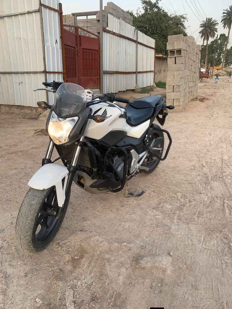 دراجه هوندا للبيع دراجه كفاله عامه سعره 24 ورقه وبيها مجال
+964 782 551 9844
***********
