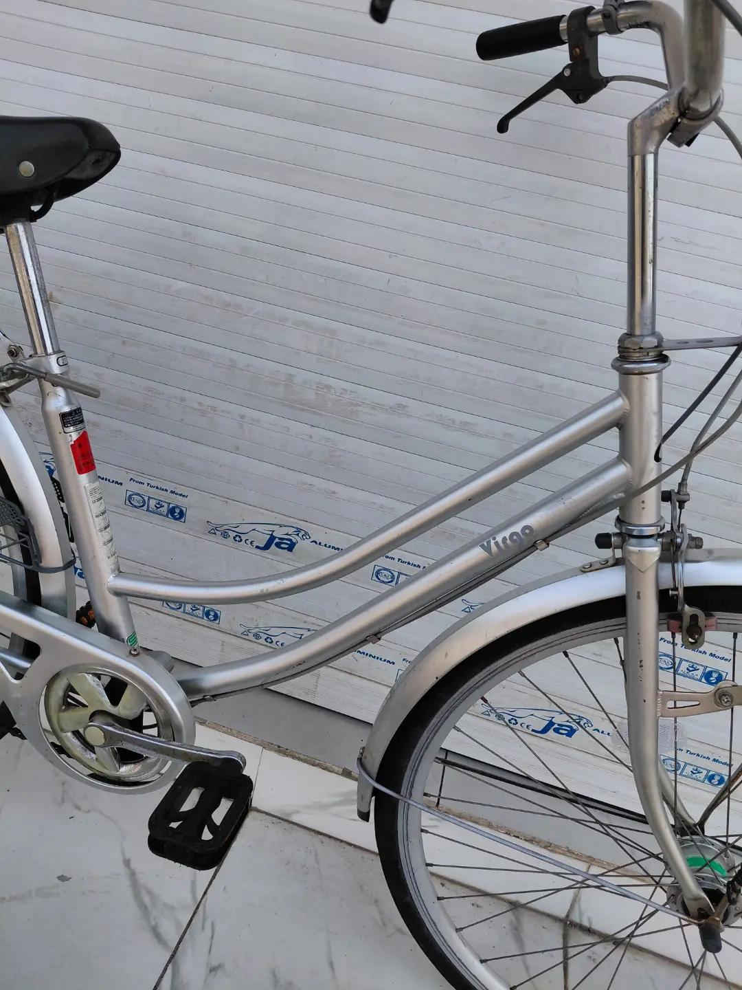 حجم 27 تايرات ربل ويالة طبقتين 6  سرعات SHIMANO ويل امامي ماكنيت LED السعر 150  الف     ✈يوجد توصيل لجميع المحافضات ✈ كركوك مدخل سايدين حي الاسرى والمفقودين  معرض ابو شيفان ( *********** )
