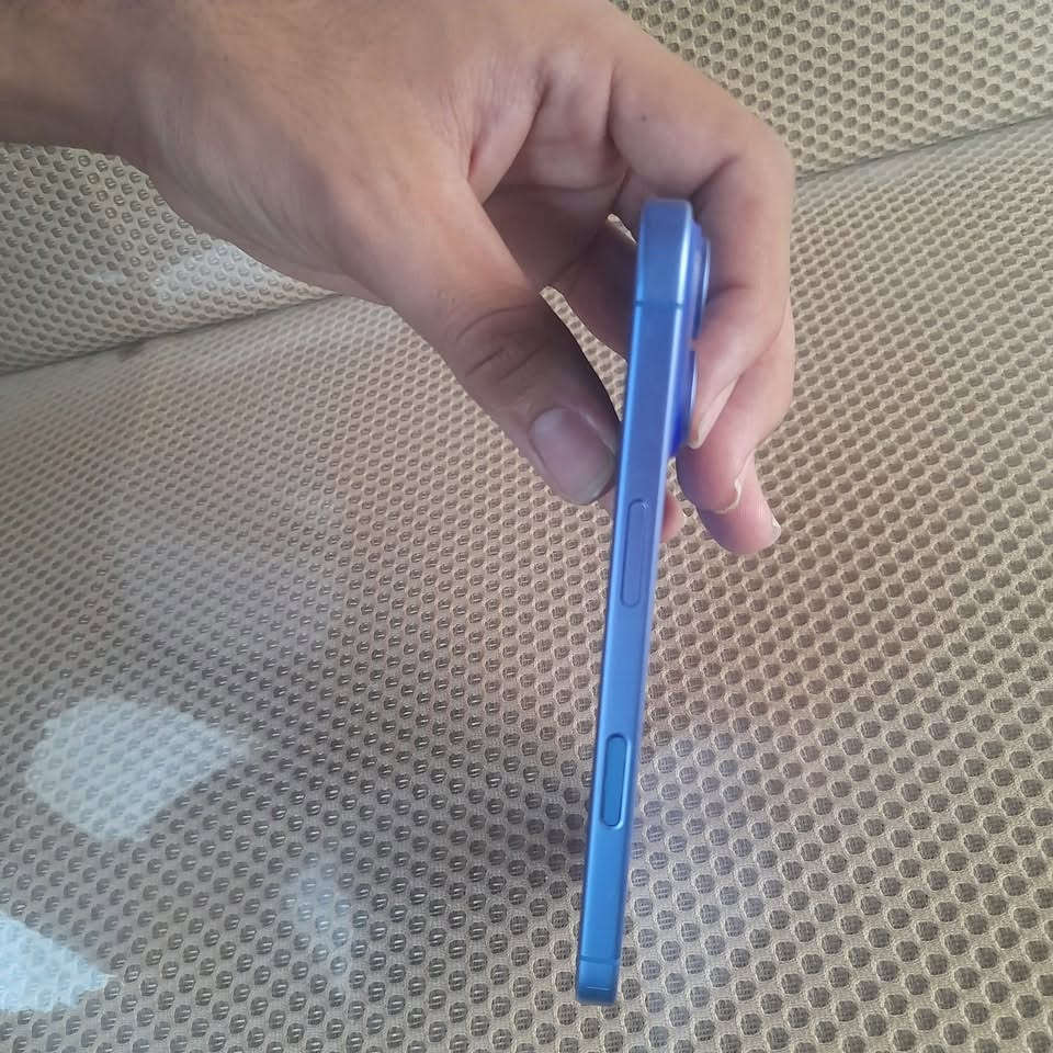 آيفون ١٦ عادي • ١٢٨ • بطارية ١٠٠