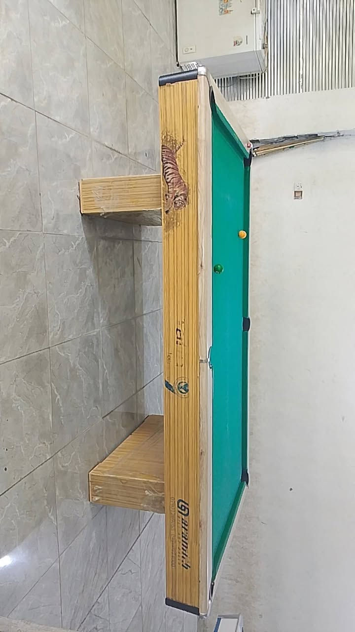 طاولات عدد ٣ للبيع  واسط الصويره الاتصال ***********
