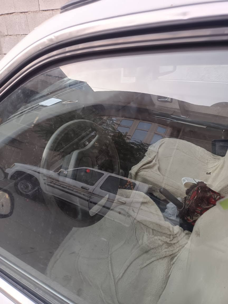 مازدا دوانزەو بەغ سەیارەکە گێڕومەکینەوتەقەوڕەقەی بەشەرت چوار تایەی لۆکی لەژێردایە ئاڕمی کۆنی هەولێرە زۆر مەزبوته و ماڵی دۆستە سعری 16گەڵا ***********   *********** السليمانية, العراق

نص مكتوب في الصور:
- 0774812577