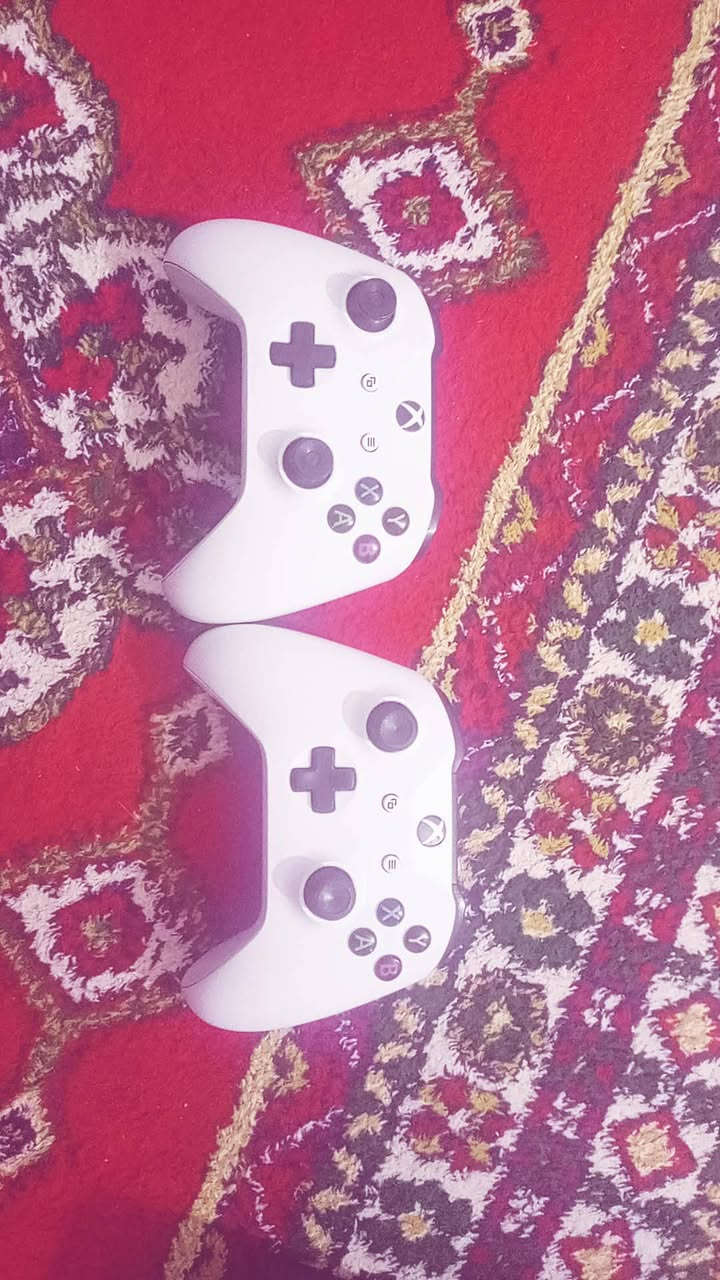 سلام عليكم اكس بوكس وان اس واحد تيرا دقه4k نضيف وحلو لون نيلي مامفتوح ولا داخل صيانه كامل ملحقات جوستك 2اصليات لوك ستيكر جنت عارضه ب175وهسه نهايته كلش بدون ملاهد 135 شرط الفحص اقره تفاصيل وادخل خاص الله يرزق الجميع ***********واتساب (بكاني بصره كرمه علي)
