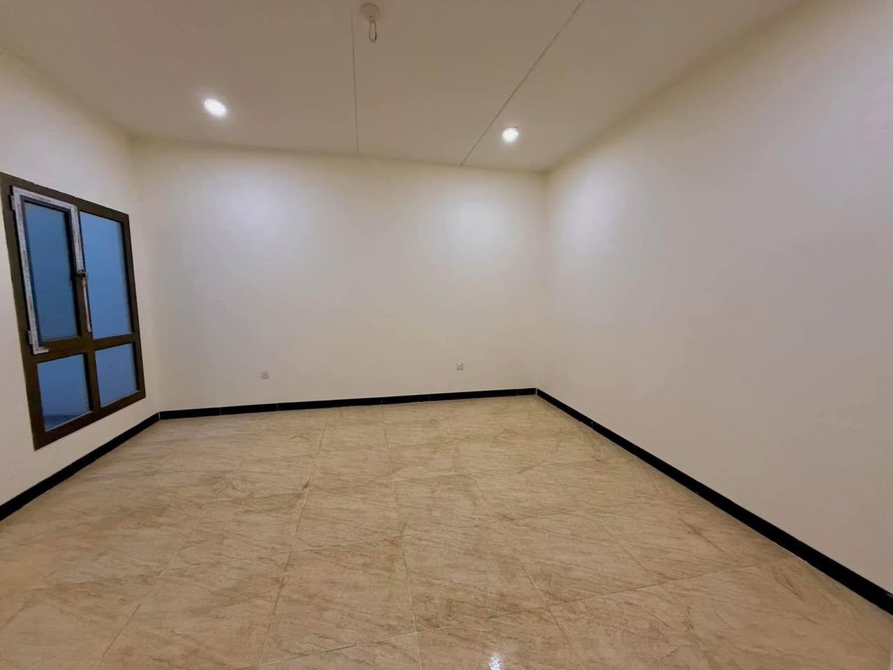 🏠 دار للبيع النجف الاشرف 

📍موقع الدار قريه الغدير الثانيه 

📌المساحه 200 م 

♦️على شارع 100 

🟤الدار بي أضافات كيسبان 

📍تعليه سياج مخزن 

📌يحتوي على 3 سويتات

،،،أستقبال. مطبخ. صحيات. صاله

حديقه. 

تواصل واتساب ***********

اتصال ***********

البيت من راعيه مباشر
