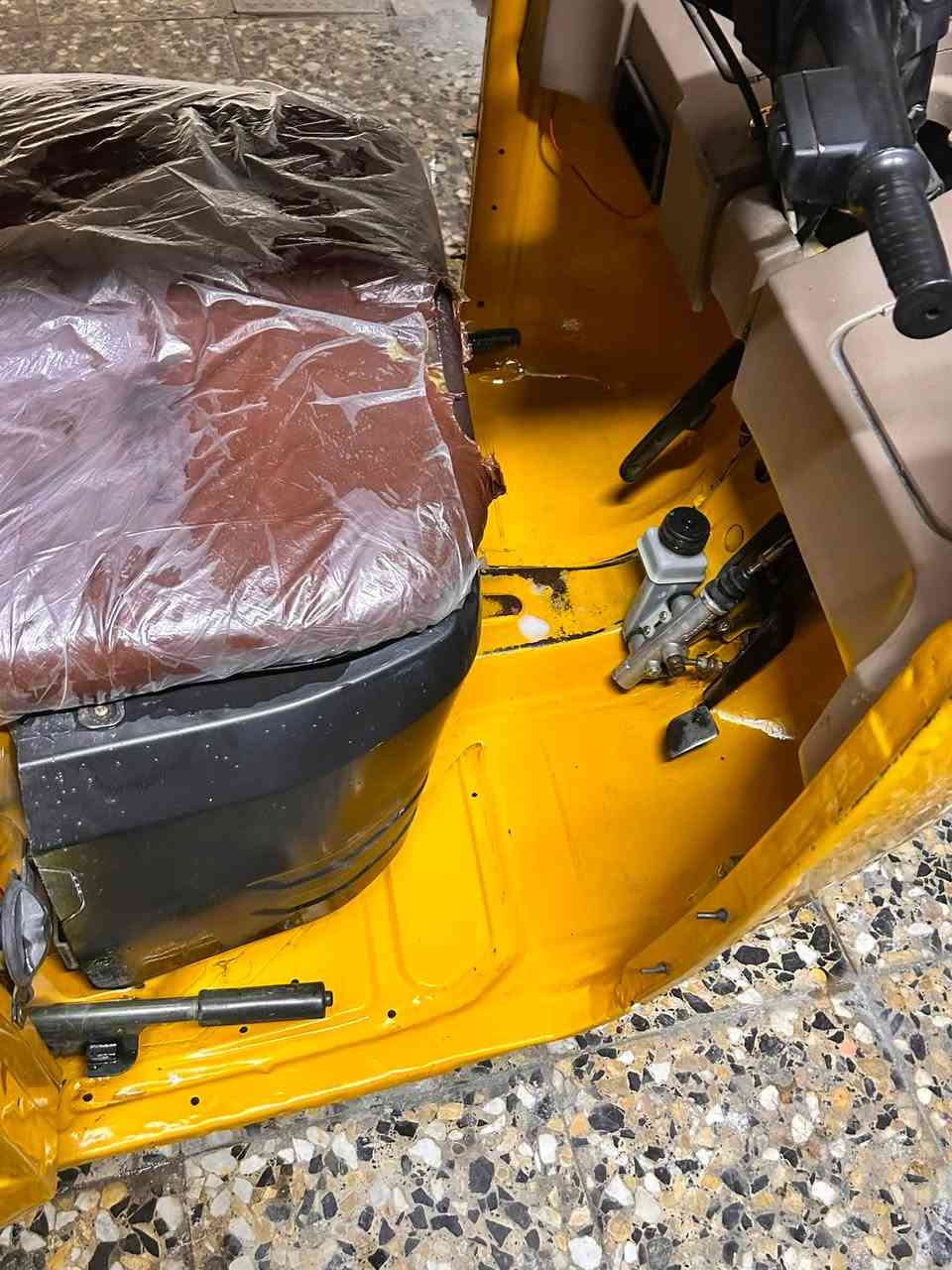 تكتك باجاج رقم وسنويه باسمي
موديل 2018 مكينتها. مال 20 مجفته جديده  ومعمره دوسات ولغد واحد مرشوش بس. سعرها 5.700 وبيها مجال 
***********
