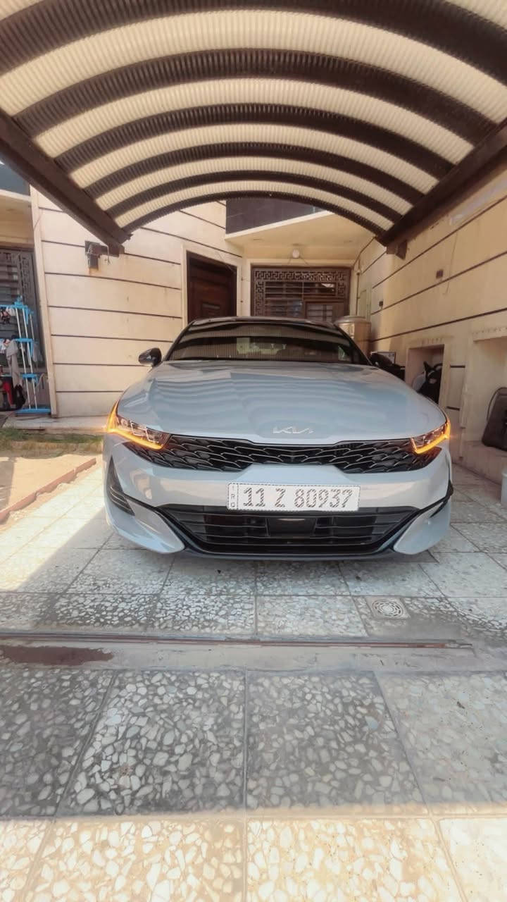 السلام عليكم
K5 2024 GT LINE لون سمنتي للبيع 
محرك 1600 تيربو 
بصمة ابواب وجنطة 
شاشة لمس كامرة دوارة 
كشنات لون احمر مميز 
درايف مود 3 انظمة قيادة 
ردار امامي وخلفي توقف ذاتي 
قيادة آلية تحديد مسار 
شحن لاسلكي 
تدفئة كشنات 
ابل كار بلي 
مانع تزحلق 
لد خلفي 
لد امامي برتقالي 
لايت ٣ عدسات زنون 
تشغيل عن بعد 
سيارة هواي بيها مواصفات كلش نضيفة وجديدة وما ناقصها اي برغي استعمالها كلش قليل ماشية ٤٤ كيلو مو ميل تخم تاير جديد شاد الها دهن يورل قبل سبوع مبدلة . سيارة بيها صبغ جاملغ خلفي جوة قبق البانزين وباب السايق فقط بجم كبس بلاد رقم بغداد الانكليزي ب اسمي تحويل ثاني يوم مباشر . السعر 176$ بيها مجال قليل . 
مكان سيارة بغداد 
***********
