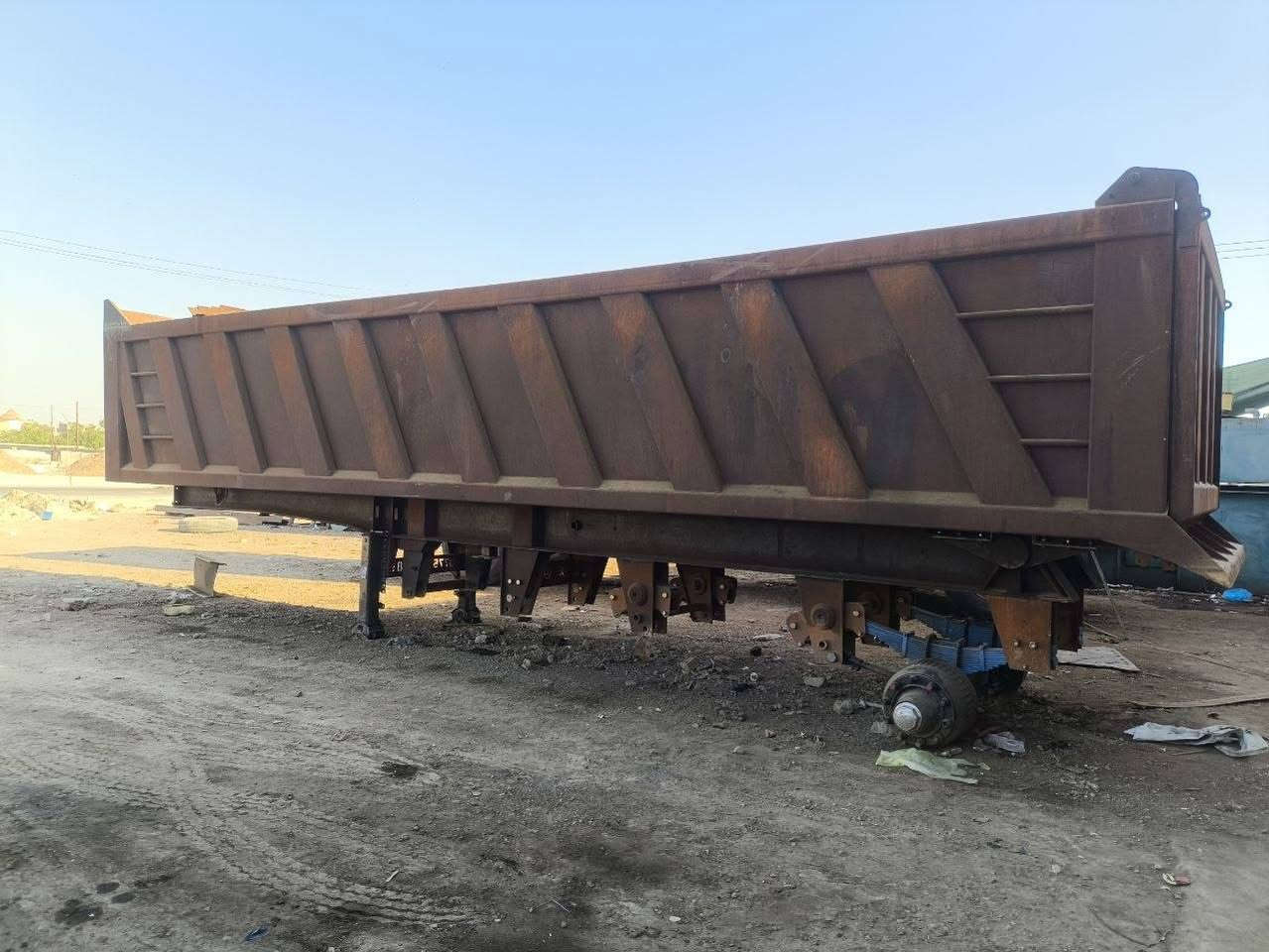 للبيع عربانه ماموت حداديه 4 دنكير 3 يمشن والرابع تعليك يحتاجلها 3 دناكير ذرعتها 31 حدادة كامله نقص صبغ وكهربائيات و3 دناكير حسابها للحداد كله واصل مكانها بغداد 
‏‪***********‬‏
