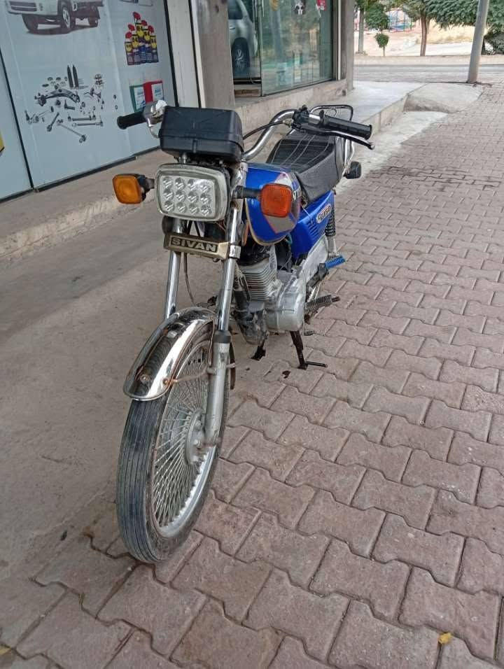 🏍️ ماتۆڕ بۆ فرۆشتن
🔹 جۆر: SAVIN CG150 CDI
🔹 مۆدێلی 2020 لاشەی جوان و ڕێک
🔹 مەکینە و گێڕەکان بە باشی کار دەکەن
🔹 ماتۆڕەکە پاک و جوانە
🔹 تایەکانی باشن
🔹 بۆ کار و بەکارهێنانی ڕۆژانە زۆر گونجاوە
🔹 هەموو شتێکی پێویستی تێدایە 
💰 نرخ: تۆلەکە 
📞 *********** السليمانية, العراق
