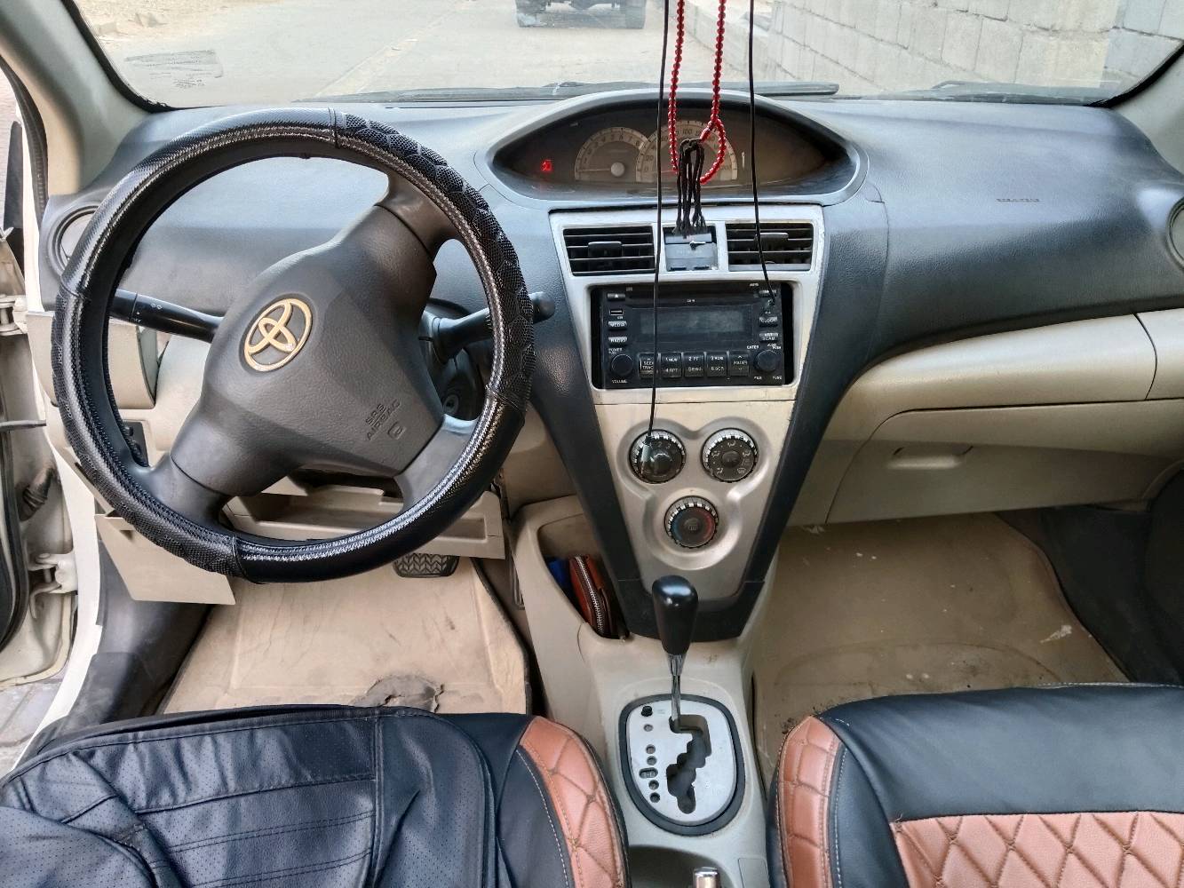 > اعرض لكم سيارتي الخاصة [ تويوتا يارس خليجي مديل2006]
> السيارة باسم راعيها يريد تحويل 
> المواصفات:
> ✅ محرك [1500] نظيف 
> ✅ كير اوتو تبديلاته ناعمة
> ✅ تبريد شغال 
> ✅ كهربائيات  شغالة
> ✅ تايرات جديدة الامامي  الخلف يحتاج تبديل  
> ❌ ، تاخذها وتطلع بيها 
> تفحصها حسب قناعتك 
> السعر: [65 ]
> العنوان: البصرة شط العرب 
> اتصال + واتساب: [***********