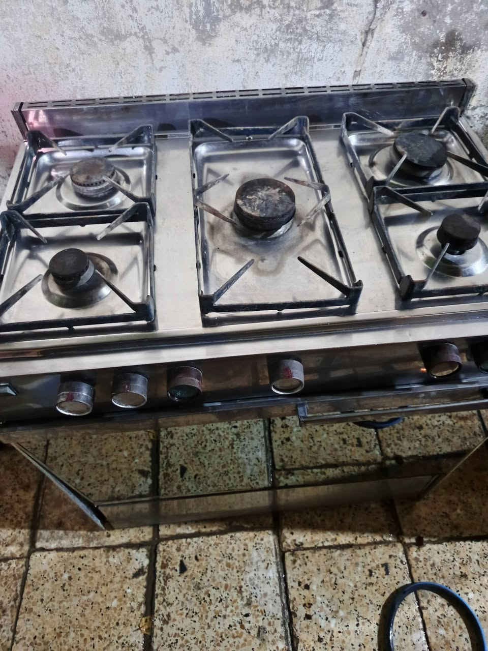 طباخ علفحص نضيف كلش البيع عنواني ديوانيه حي عسكري قرب فلكت علماء ***********بي واساب

