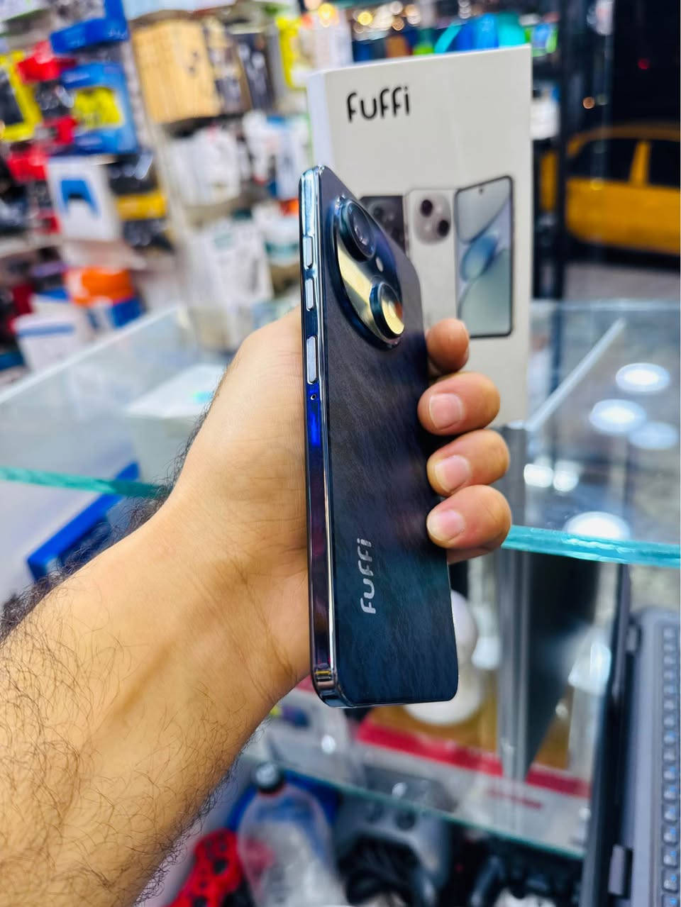 موبايل fufi
Ram 3 
ذاكرة ٣٢ 
مع كيبل الشحن والكارتون 
٩٩ الف 
فوكس ستور موصل الزهور 
*********** موصل, نينوى
