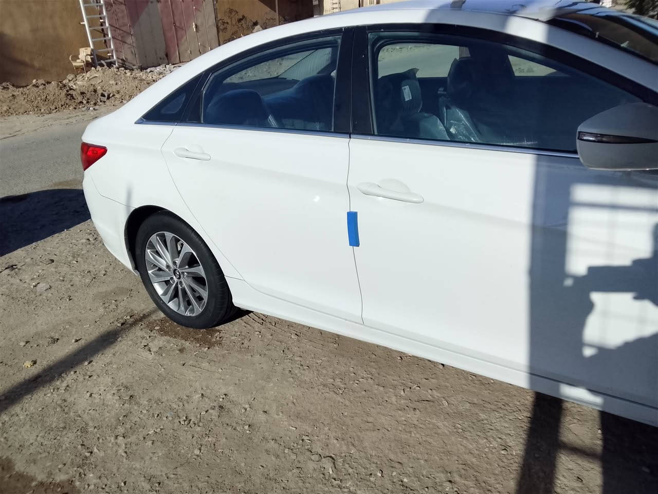 السلام عليكم سوناتا كوري خط واحد مكينه دوش رقم اربيل سياره جديده لون أبيض بيه صبغ بل قماره اثر سقيفه نص القماره من الامام وبيه جاملغ جهت سائق امامي تبديل بلادي والباقي مقفول من الصبغ والضربه موديل 2014 مقفوله من الداخل سعر 107 بيه مجال واسط *********** غير متواجد عل فيس بوك جاهزة
