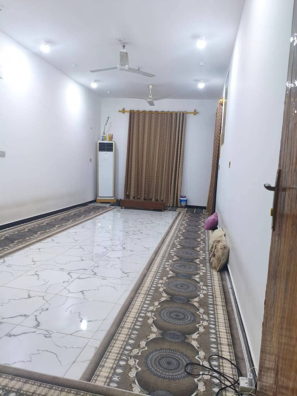 السلام عليكم ،،، بيت موقع تجاري للبيع

⭕ يصلح مدرسه اهليه او مجمع طبي

*العنوان ناحيه ازديناويه _ تقاطع صفي الدين
البيت ركن ع اربع شوارع

*مساحه 170م _ يحتوي ديوان 9*4
وغرف عدد 2 وصالتين ومطبخ كبير ومغاسل داخليه وخارجيه 

📞 للاستفسار *********** _ ***********
