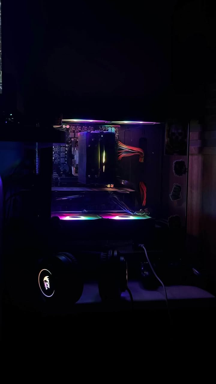 السلام عليكم  pc للبيع  استخدام بسيط ولقطع كله متوافقه ويه بعض مواصفات لقطع موجوده بلصور الكيس ابيعه ويه لقطع رايده بمليون الي تفيده يتواصل وياي هنا او واتساب 

***********
