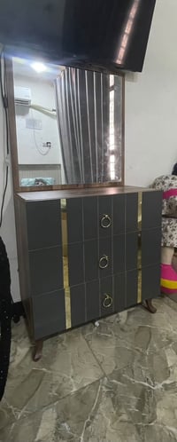 ميز مرايا للبيع بغداد الدوره المهديه الثانيه سعره ٧٠ وبي مجال واتساب 0...
