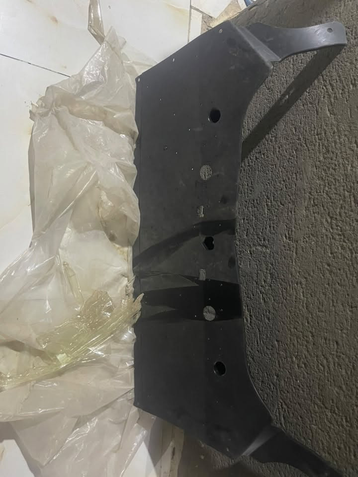 السلام عليكم
درع امامي كوينكس 2025 جديد غير مستعمل 
يصير جوه المكينه والدعاميه ***********
